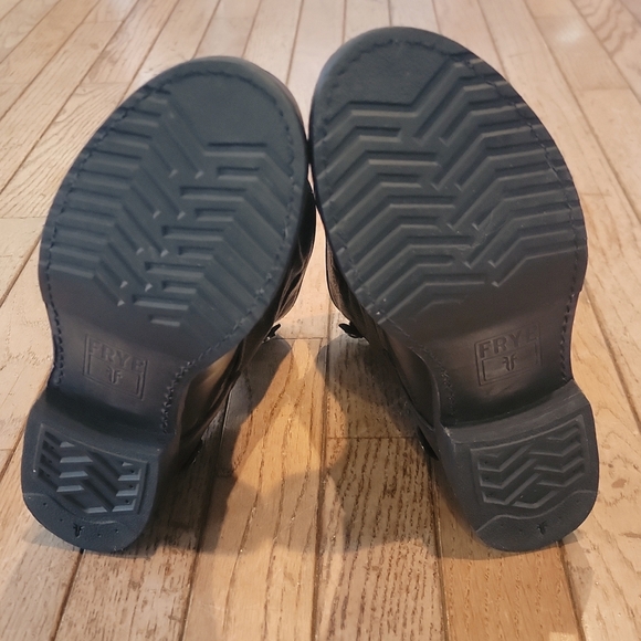 Frye Veronica Short Leather Back Zip Boots - Picture 8 of 14